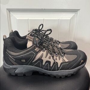 Pacific Mountain Mens Black and Tan waterproof Hiking Shoes, Size 10.5, Like New